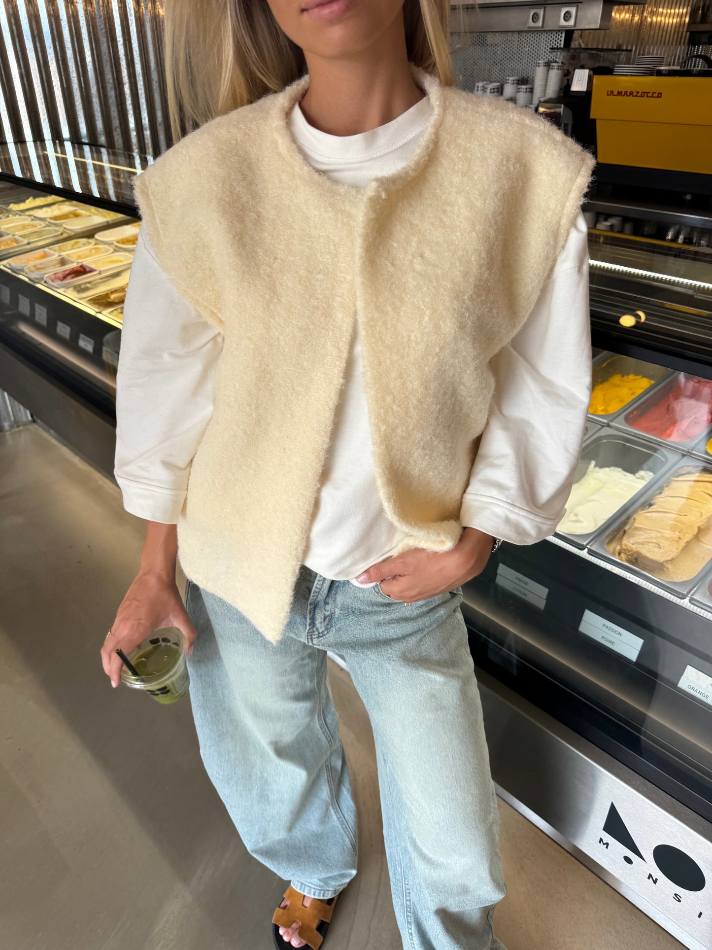 ELYARA - Sleeveless Jacket